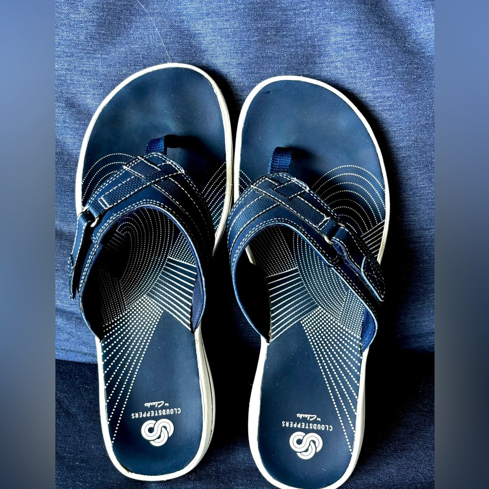 Women’s size 10 Cloudsteppers by Clark in navy blue